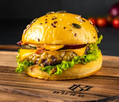 Autentic Black Angus cu cartofi pai și sos — Burgeri, Artisan 19 Alba Iulia