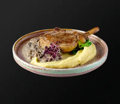 Tomahawk de porc cu piure de cartofi și sos de ciuperci — Fel principal, Artisan 19 Alba Iulia